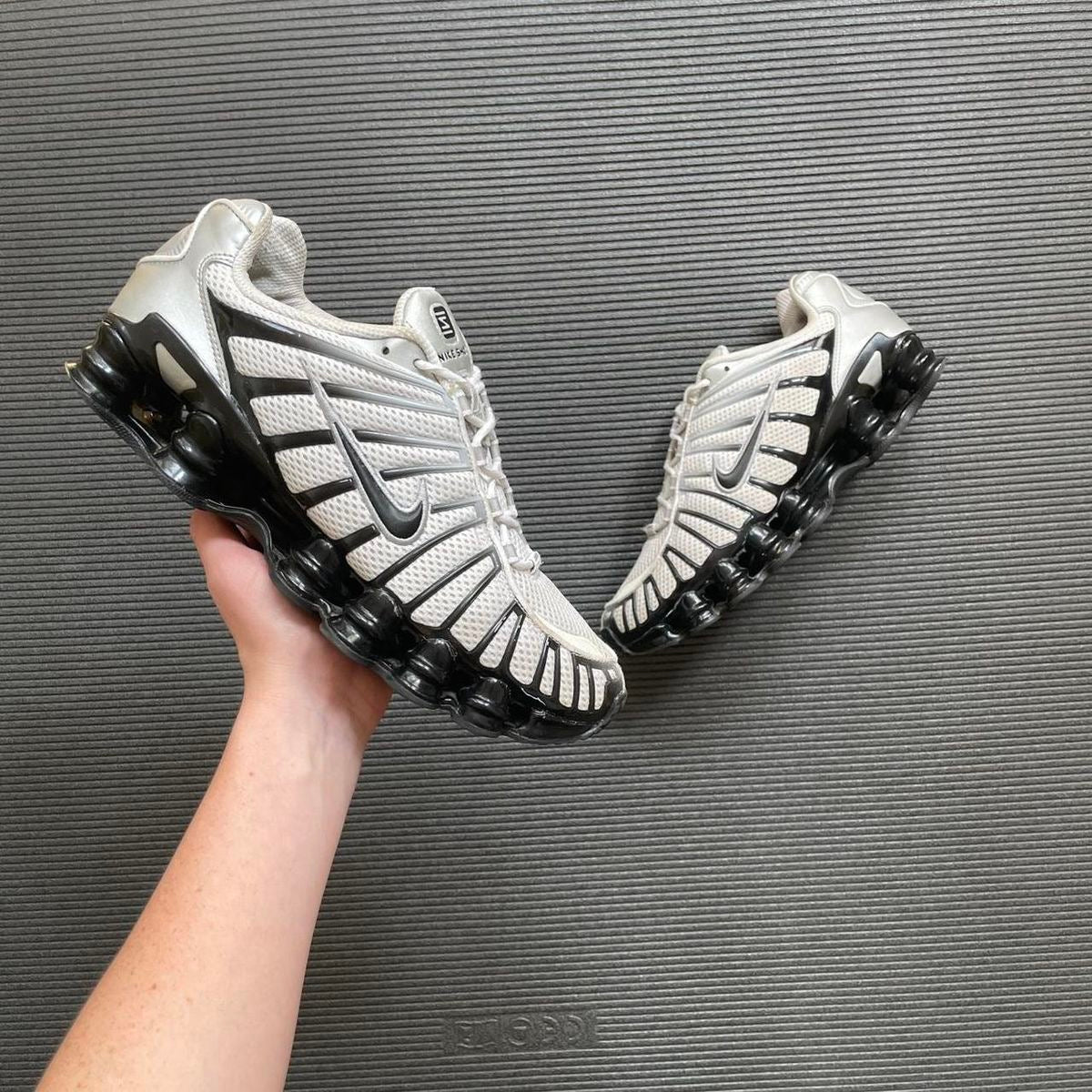 Nike Shox TL Blanco y Negro